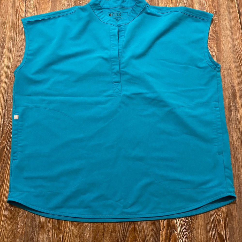 FIGS Sz Med Color Teal Over Sized Scrub Top